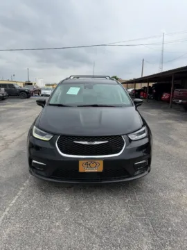 Another view of 2021 Chrysler Pacifica Touring L for sale in Abilene, TX at 4M Autoplex - Industrial Blvd
