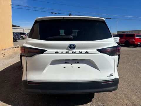 More photos of 2024 Toyota Sienna LE at 4M Autoplex - Industrial Blvd, TX
