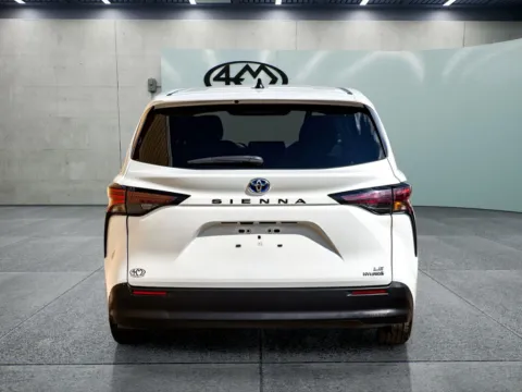 More photos of 2024 Toyota Sienna LE at 4M Autoplex - Industrial Blvd, TX