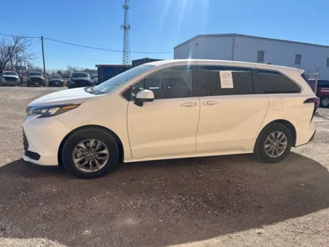 More photos of 2024 Toyota Sienna LE at 4M Autoplex - Industrial Blvd, TX