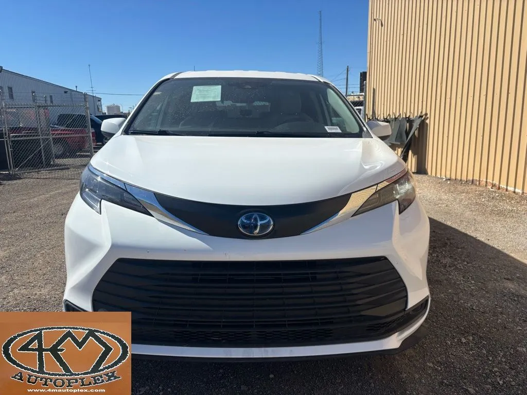 White 2024 Toyota Sienna LE for sale in Abilene, TX
