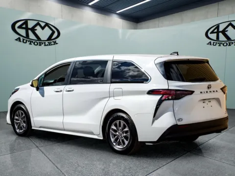 More photos of 2024 Toyota Sienna LE at 4M Autoplex - Industrial Blvd, TX