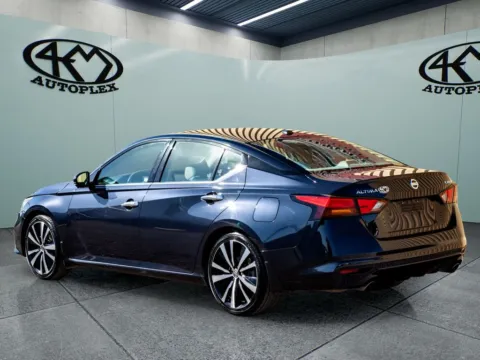 More photos of 2019 Nissan Altima 2.5 Platinum at 4M Autoplex - Industrial Blvd, TX