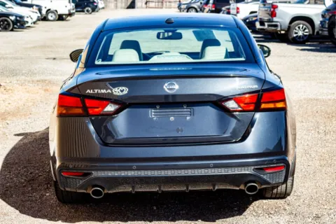 More photos of 2019 Nissan Altima 2.5 Platinum at 4M Autoplex - Industrial Blvd, TX