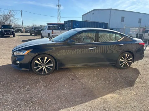 More photos of 2019 Nissan Altima 2.5 Platinum at 4M Autoplex - Industrial Blvd, TX