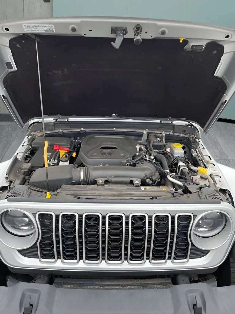 2024 Jeep Wrangler 4-Door Sahara - Photo 10