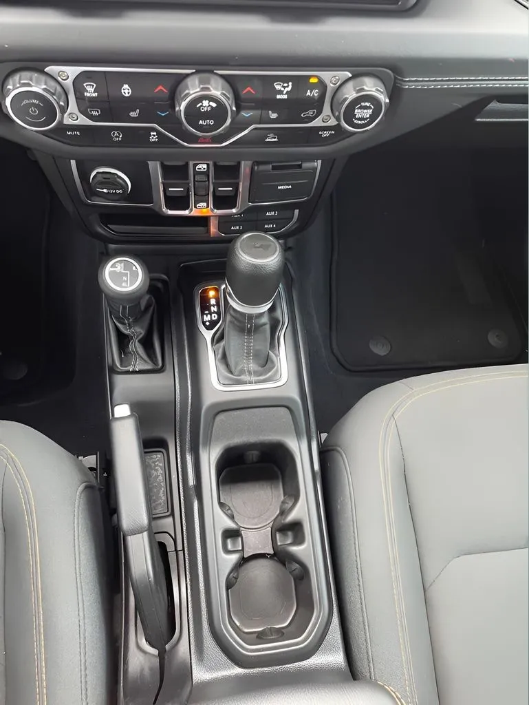 2024 Jeep Wrangler 4-Door Sahara - Photo 25