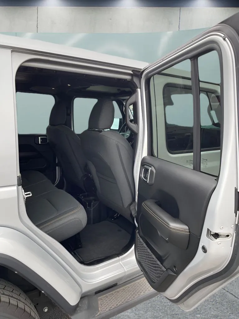 2024 Jeep Wrangler 4-Door Sahara - Photo 17