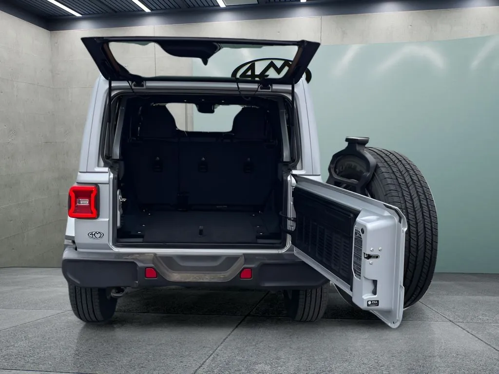 2024 Jeep Wrangler 4-Door Sahara - Photo 9