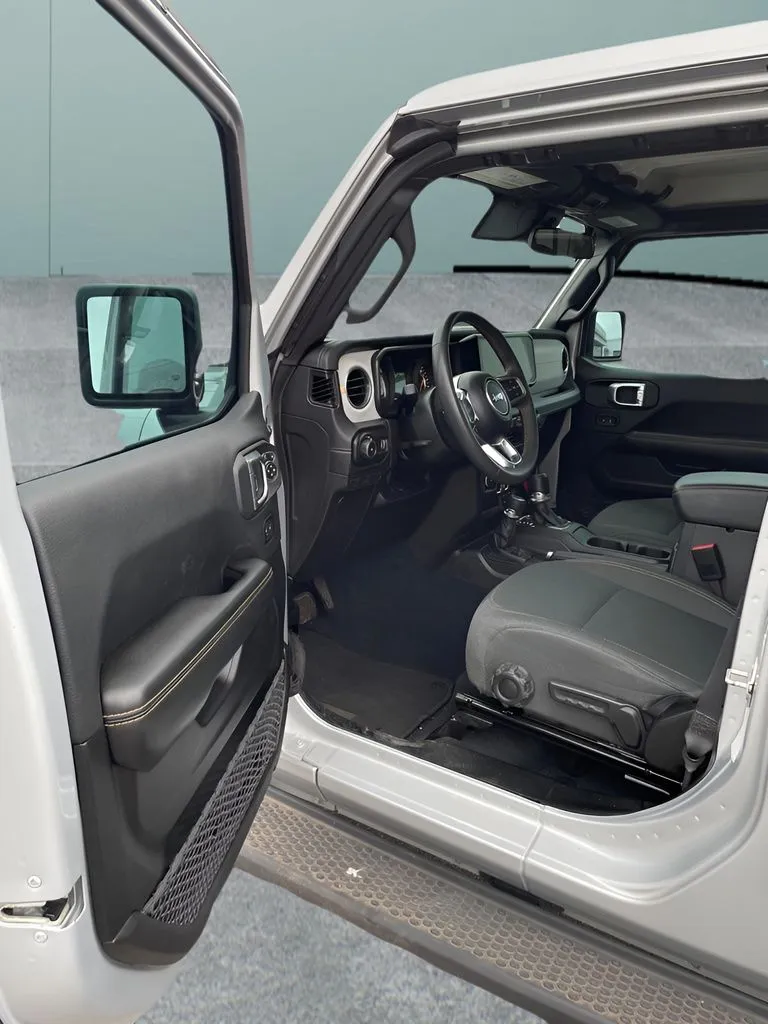 2024 Jeep Wrangler 4-Door Sahara - Photo 11