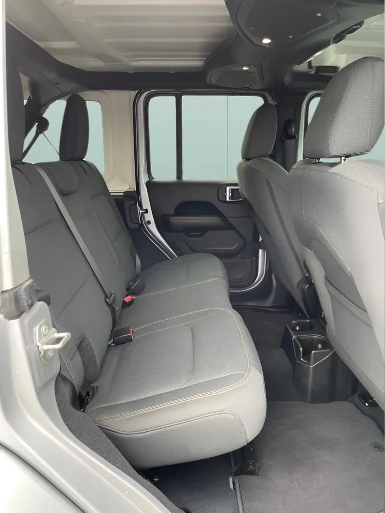 2024 Jeep Wrangler 4-Door Sahara - Photo 18