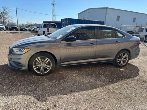 More photos of 2021 Volkswagen Jetta R-Line at 4M Autoplex - Industrial Blvd, TX