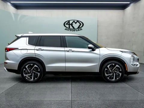 Photos of 2024 Mitsubishi Outlander SE for sale in Abilene, TX at 4M Autoplex - Industrial Blvd