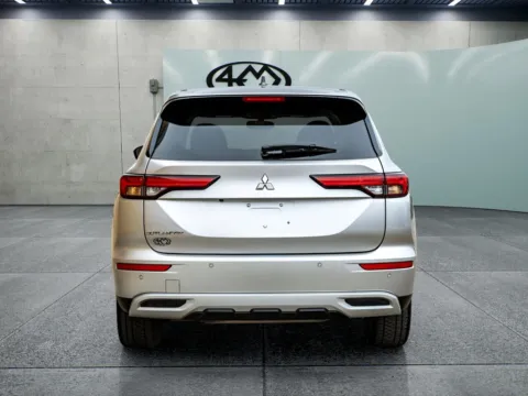 More photos of 2024 Mitsubishi Outlander SE at 4M Autoplex - Industrial Blvd, TX