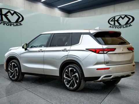 More photos of 2024 Mitsubishi Outlander SE at 4M Autoplex - Industrial Blvd, TX