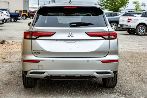 More photos of 2024 Mitsubishi Outlander SE at 4M Autoplex - Industrial Blvd, TX