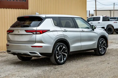Another view of 2024 Mitsubishi Outlander SE for sale in Abilene, TX at 4M Autoplex - Industrial Blvd