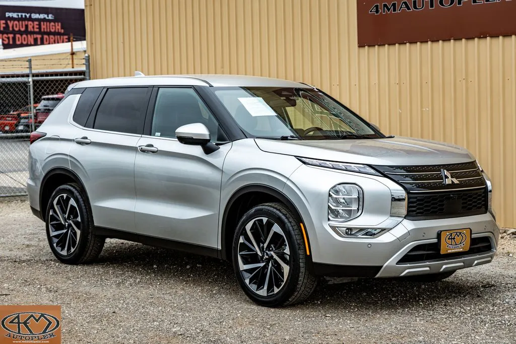 Silver 2024 Mitsubishi Outlander SE for sale in Abilene, TX