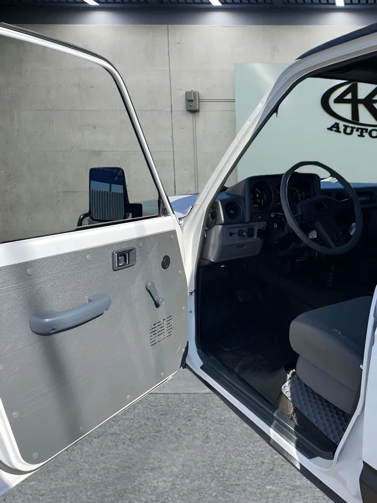 Toyota Land Cruiser photo 10