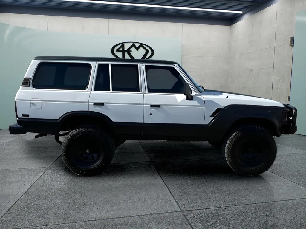 Toyota Land Cruiser photo 2