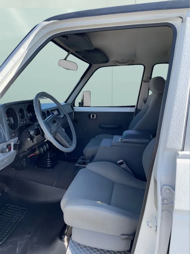 Toyota Land Cruiser photo 11