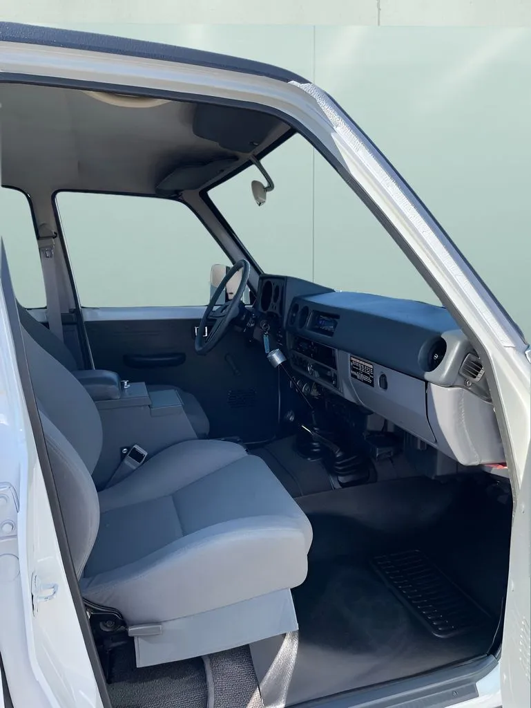 Toyota Land Cruiser photo 15