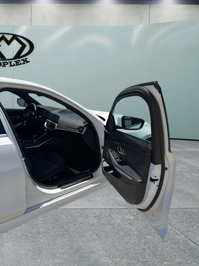 BMW 3 Series photo 13