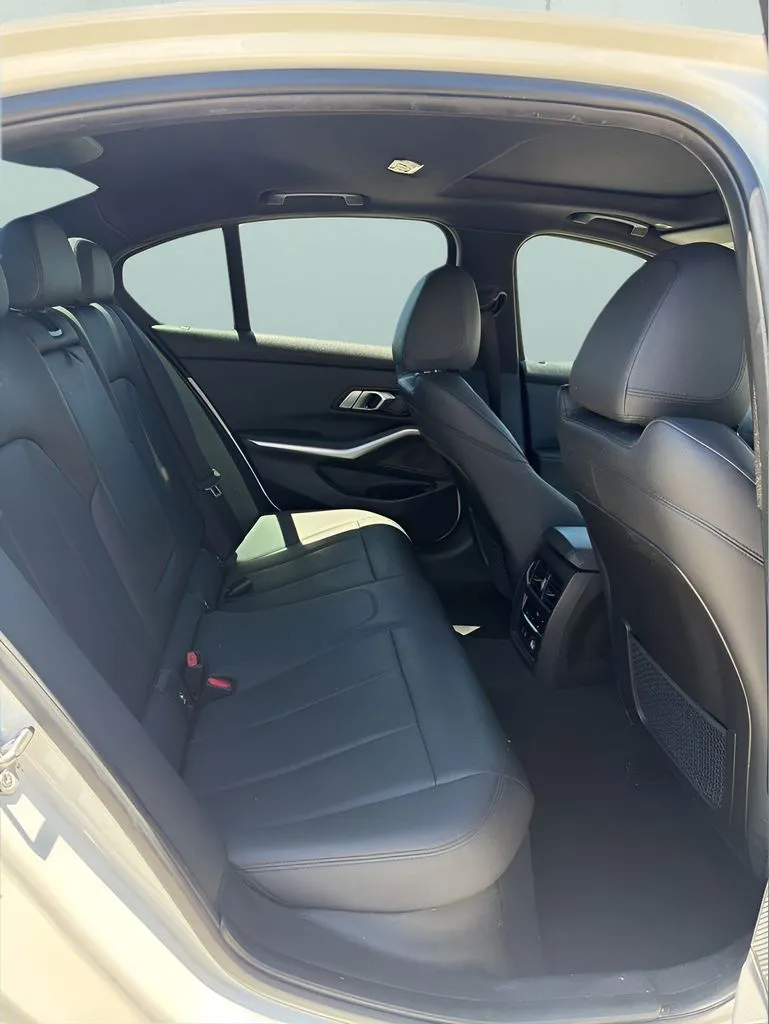 BMW 3 Series photo 16