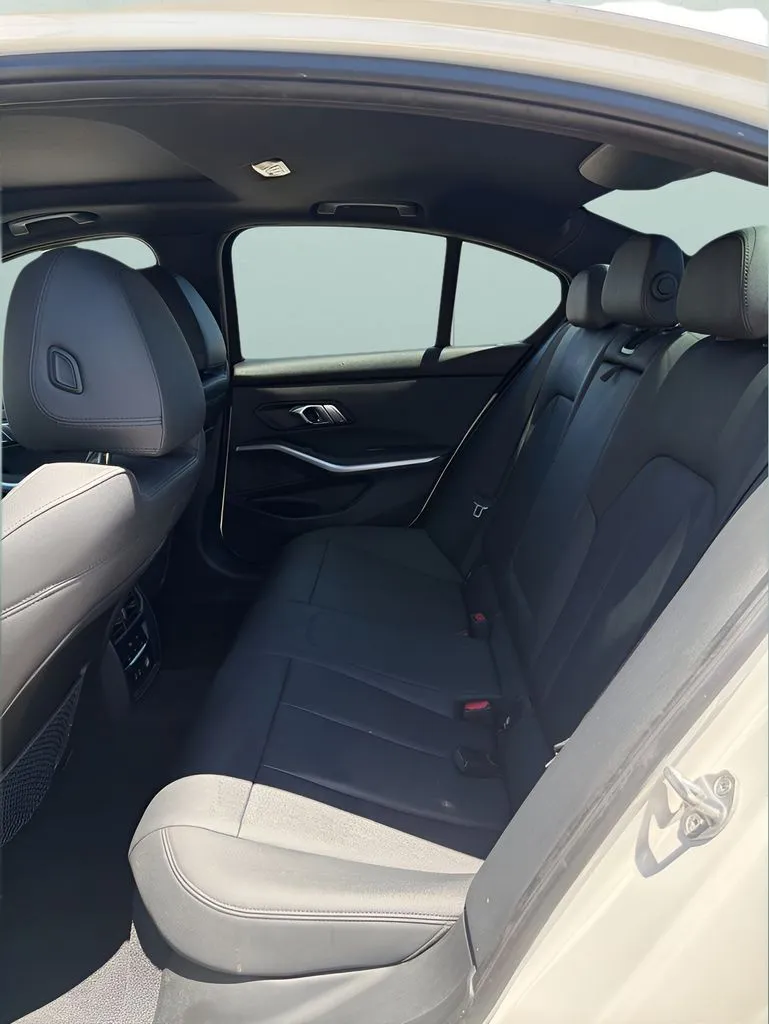BMW 3 Series photo 12