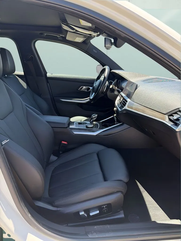 BMW 3 Series photo 14