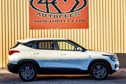 Photos of 2023 Kia Seltos LX for sale in Abilene, TX at 4M Autoplex - Industrial Blvd