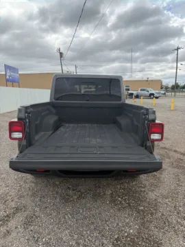 More photos of 2022 Jeep Gladiator Rubicon at 4M Autoplex - Industrial Blvd, TX