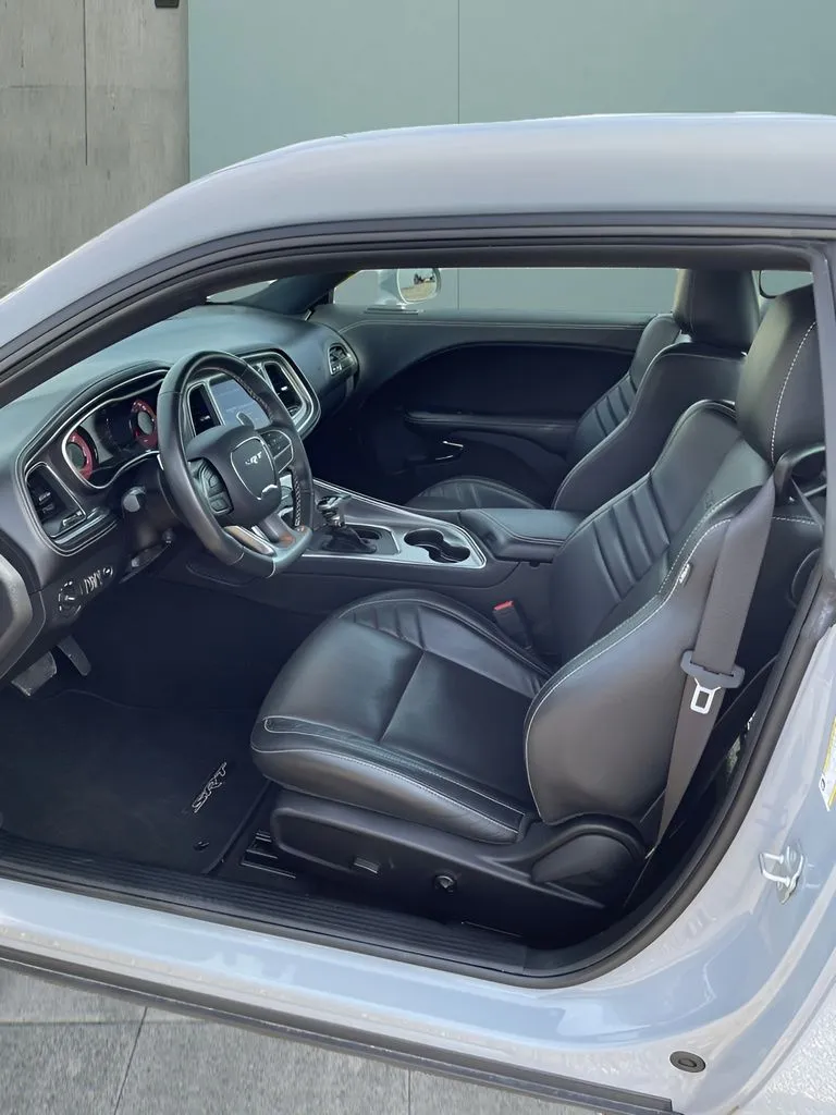 Dodge Challenger photo 11