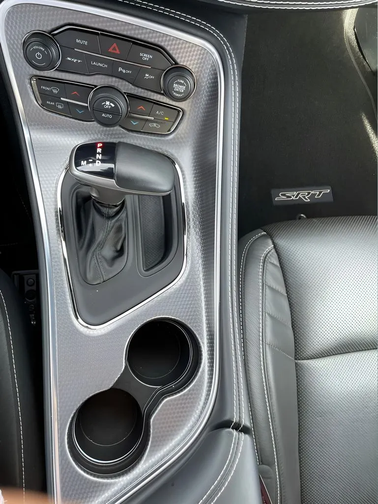 Dodge Challenger photo 19