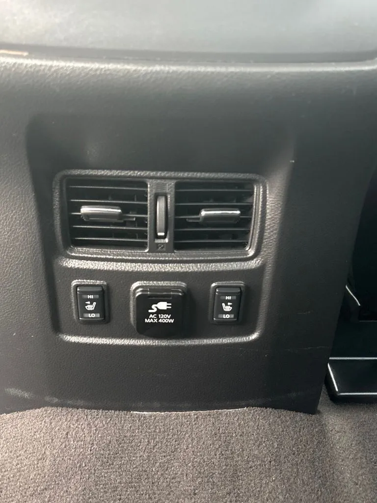 Nissan Titan photo 23