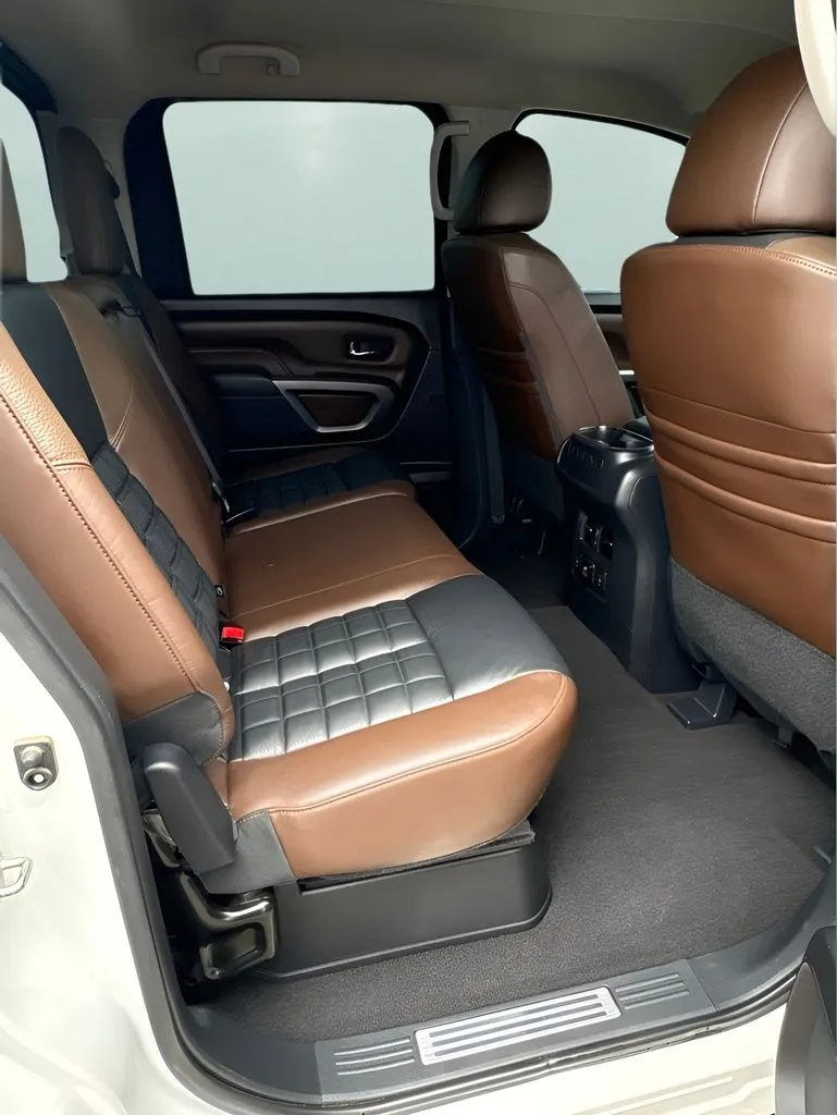 Nissan Titan photo 16