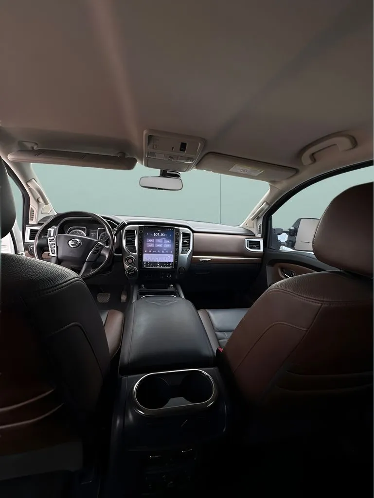 Nissan Titan photo 24