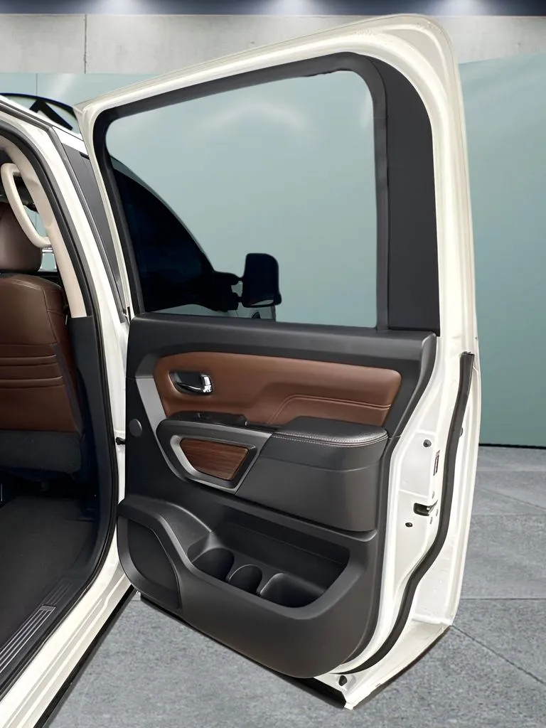 Nissan Titan photo 15
