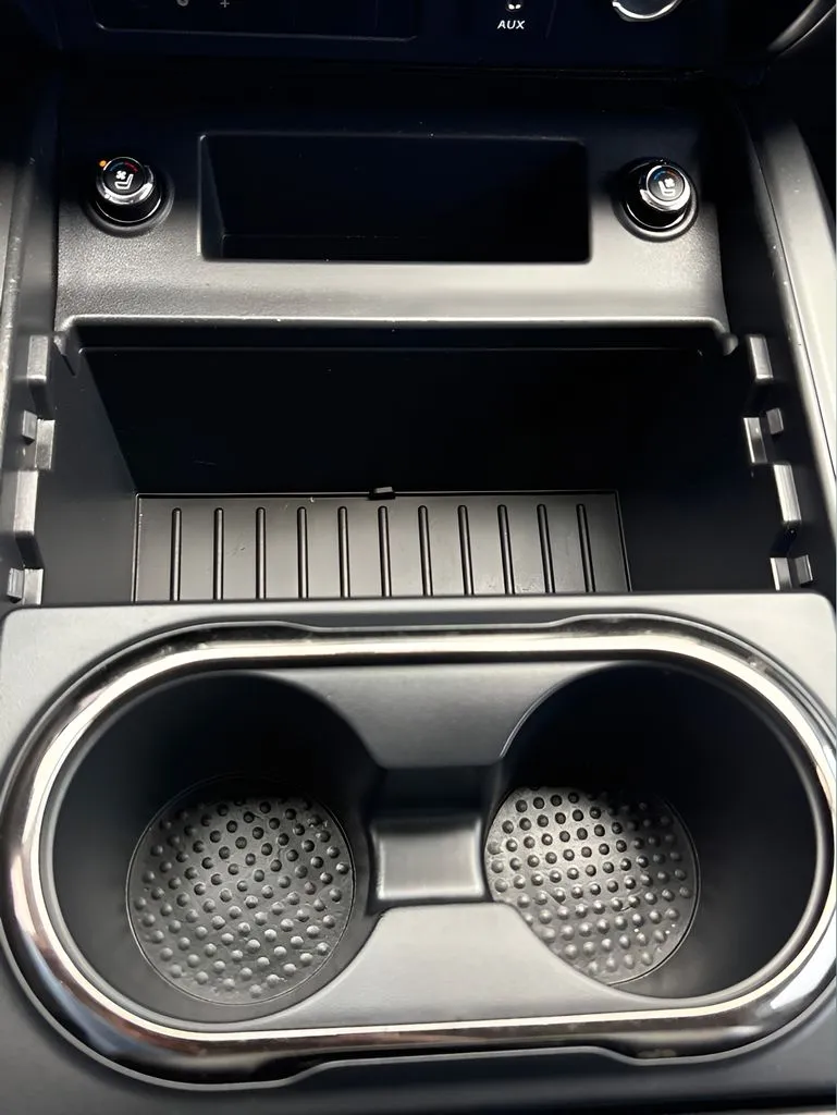 Nissan Titan photo 22