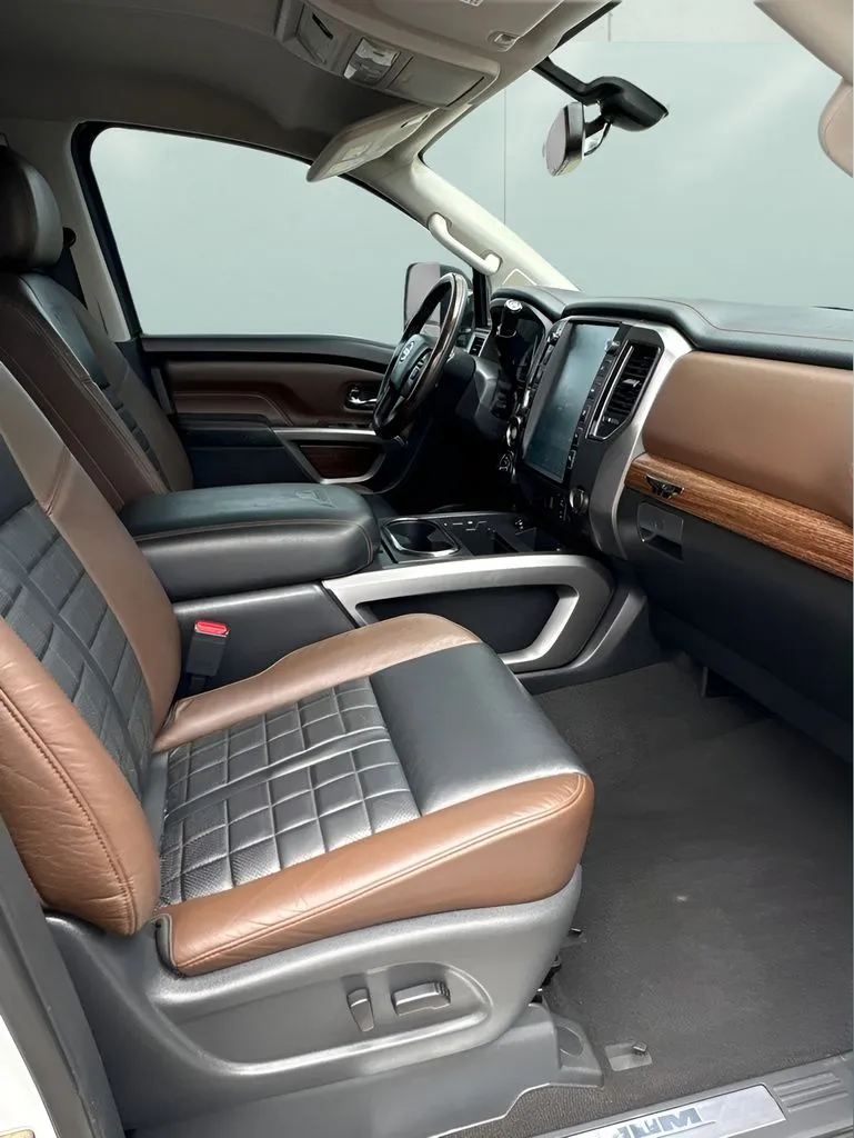 Nissan Titan photo 18