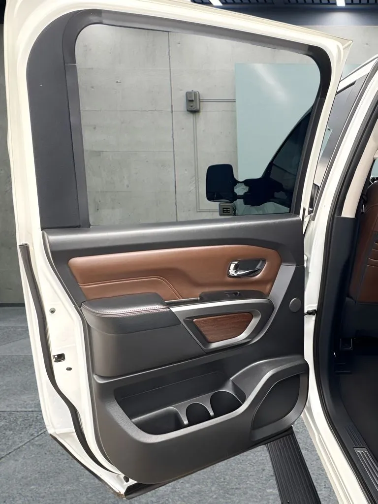 Nissan Titan photo 13