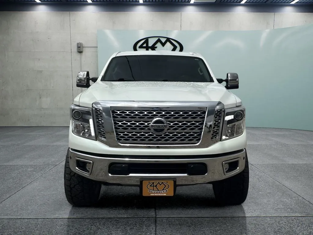Nissan Titan photo 9