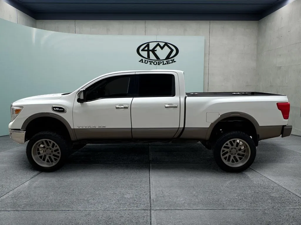 Nissan Titan photo 6