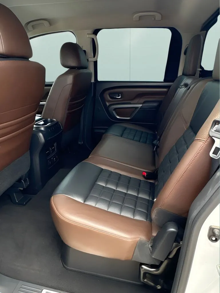 Nissan Titan photo 14