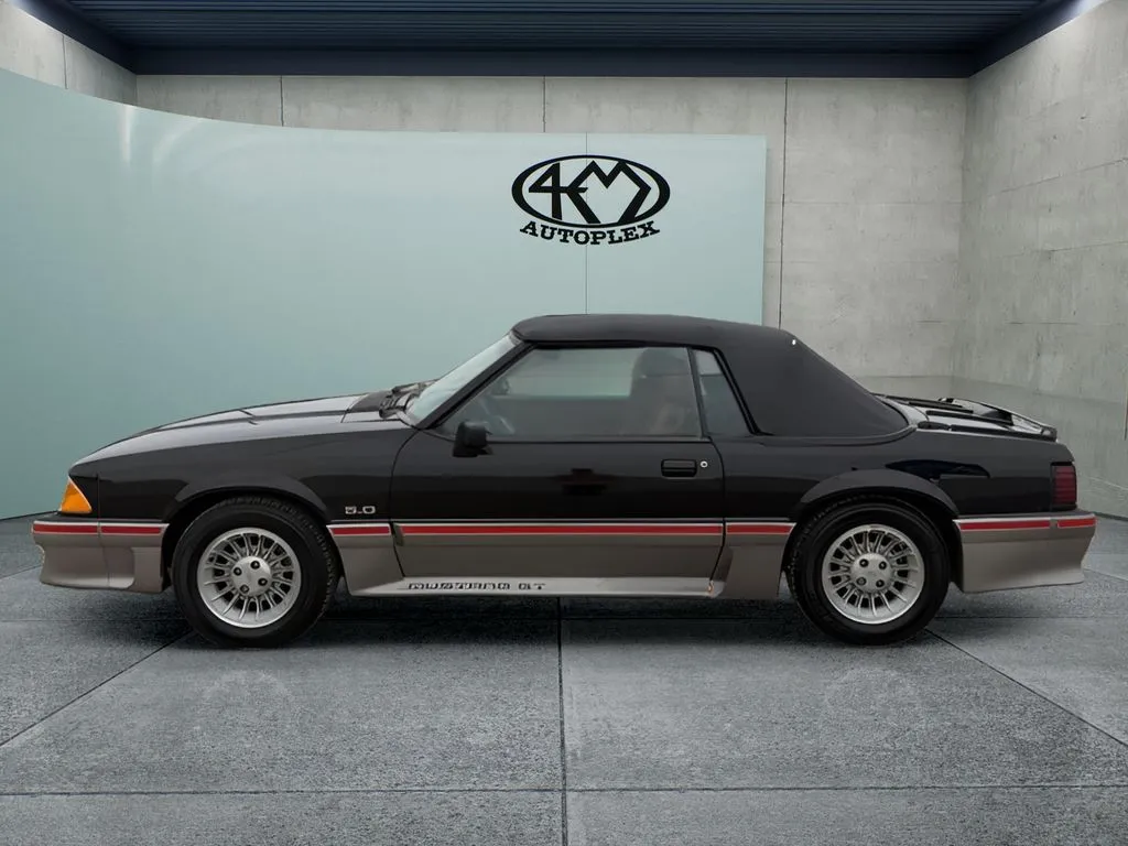 Ford Mustang photo 6