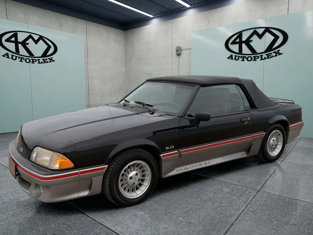 Ford Mustang photo 7