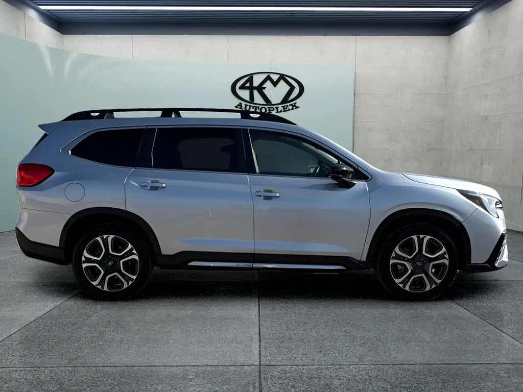 Subaru Ascent photo 2