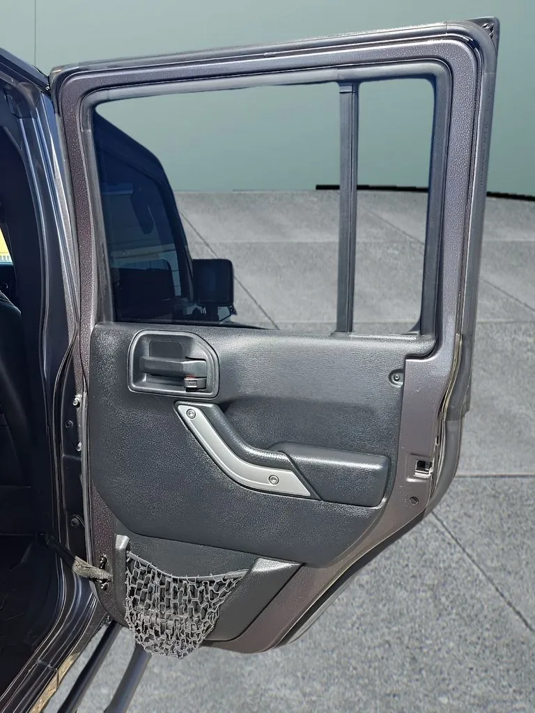 Jeep Wrangler photo 24