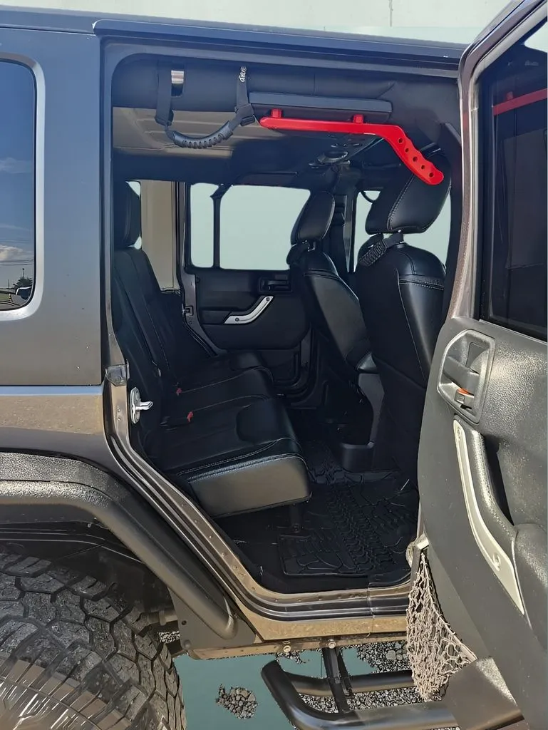 Jeep Wrangler photo 12