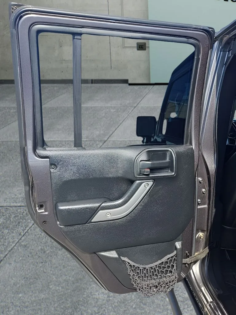 Jeep Wrangler photo 23